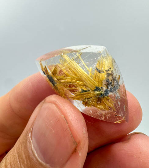 Golden Rutile Star on Quartz (26.5ct Piece)